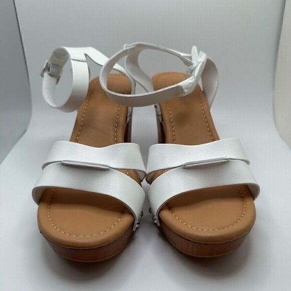 CUSHIONAIRE Women's Faux Wood Sandal +LiteSole Technology 9.5 WHITE - Picture 2 of 7